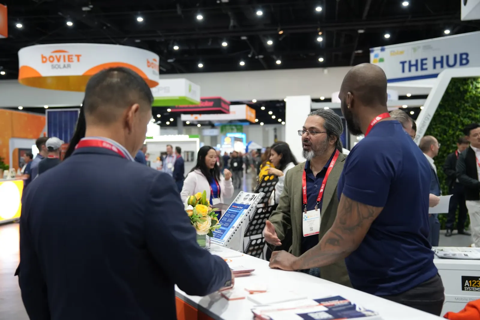 Conversations at the Sunhub booth counter on the show floor
