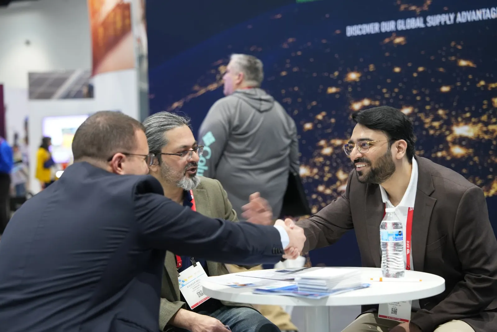Handshake at a meeting table at the Sunhub booth